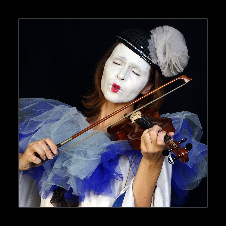 photo "Pierrot with a violin" tags: glamour, genre, 