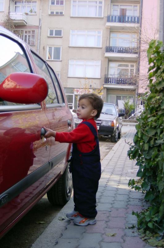 photo "red car and soon" tags: portrait, still life, children