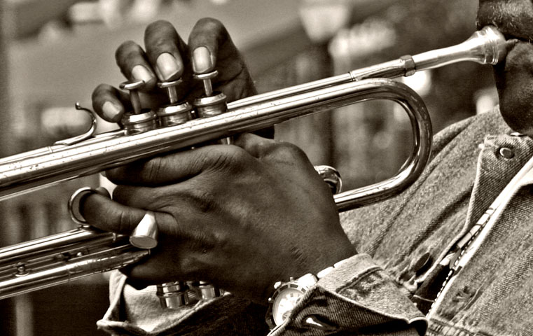 photo "Feel the Music" tags: portrait, black&white, man