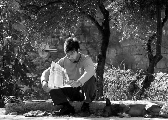 photo "reading" tags: black&white, portrait, man