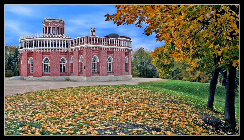 photo "Small house with a round turret" tags: architecture, landscape, autumn