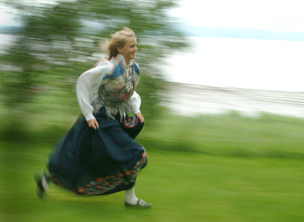 photo "Running into future 2" tags: portrait, children, woman