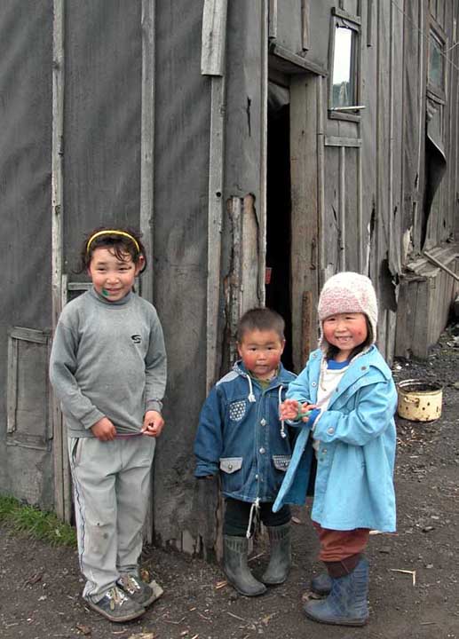 photo "In a national settlement" tags: portrait, travel, Asia, children