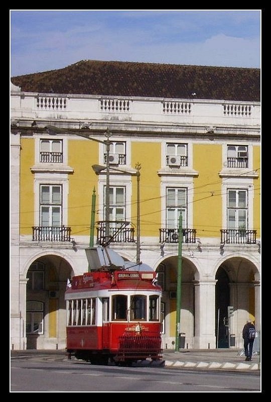 photo "Red electric car" tags: travel, Europe