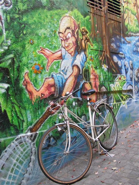 photo "I want to ride my bicycle... I want to ride my bike..." tags: humor, travel, Europe