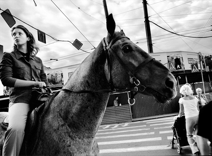 photo "Red for a horse" tags: genre, black&white, 