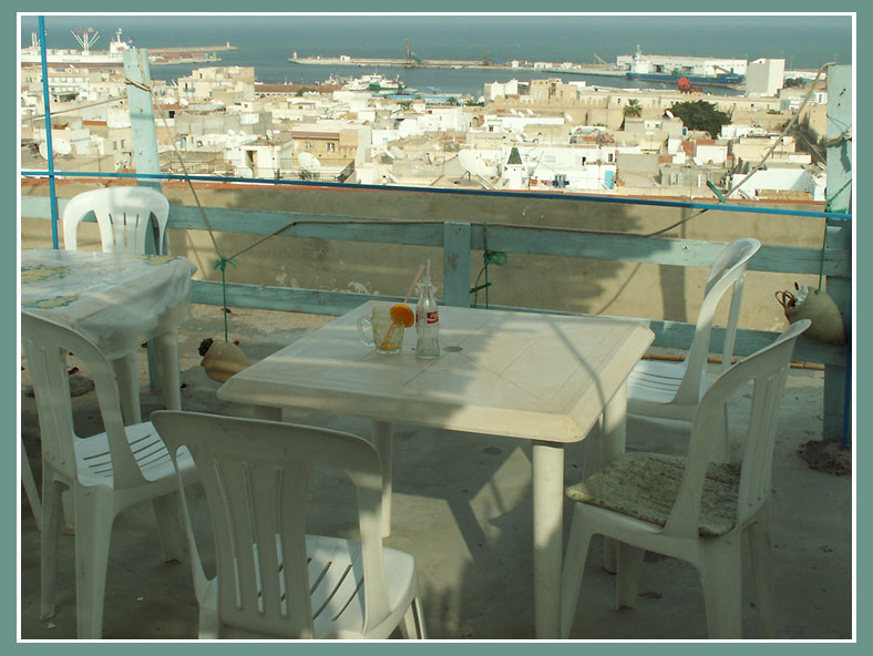 photo "On a terrace cafe des Nomades. End of a siesta." tags: travel, genre, Africa