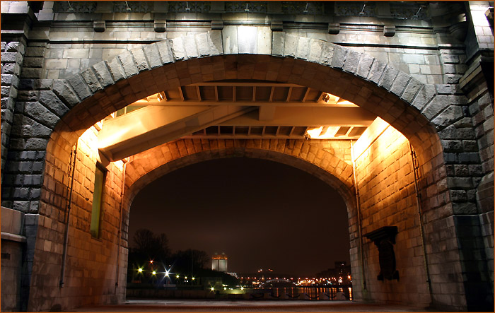 photo "between two sides" tags: architecture, landscape, 