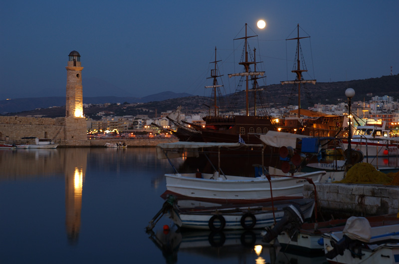 photo "Nigh in the Old Venetian Port" tags: landscape, travel, Europe, night