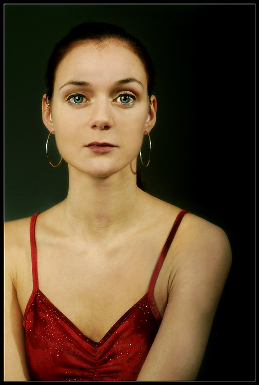 photo "dressed red" tags: portrait, woman