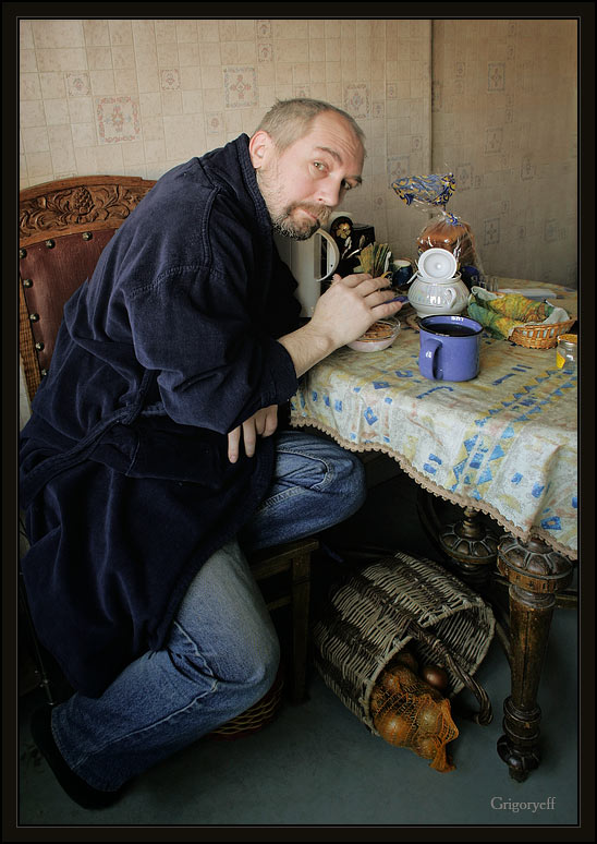 photo "The late morning meal" tags: portrait, genre, man