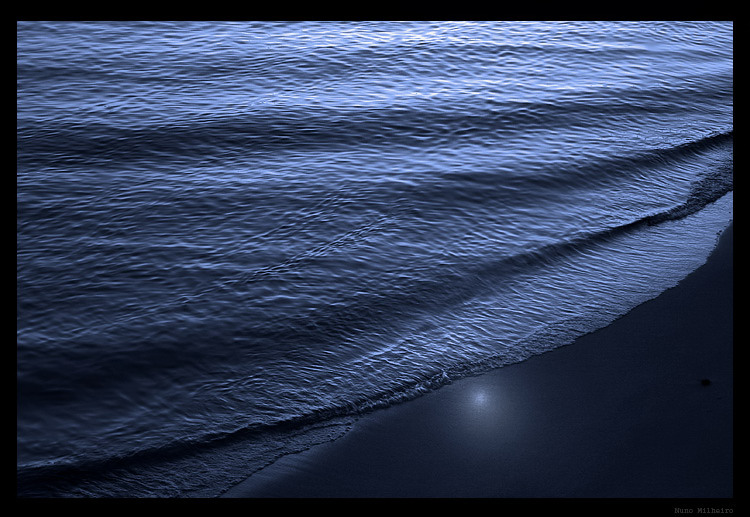 photo "Moon reflection on the beach wet sand" tags: landscape, water