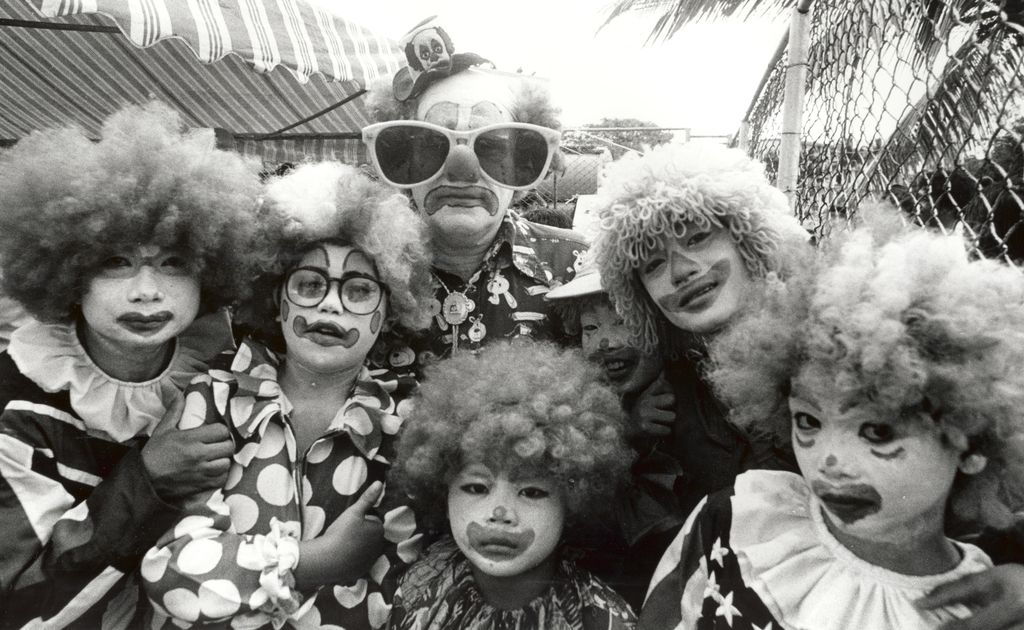 photo "Send In The Clowns" tags: black&white, genre, 