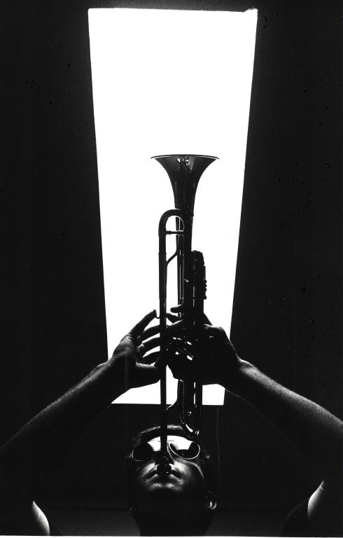 photo "Come Blow Your Horn" tags: black&white, genre, 