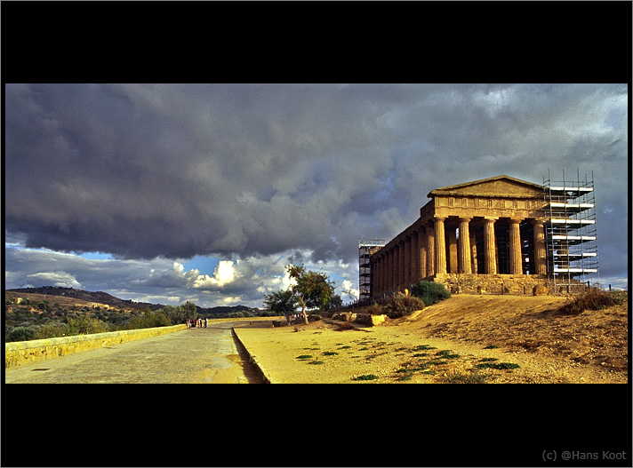 фото "temple under dark clouds" метки: архитектура, пейзаж, 