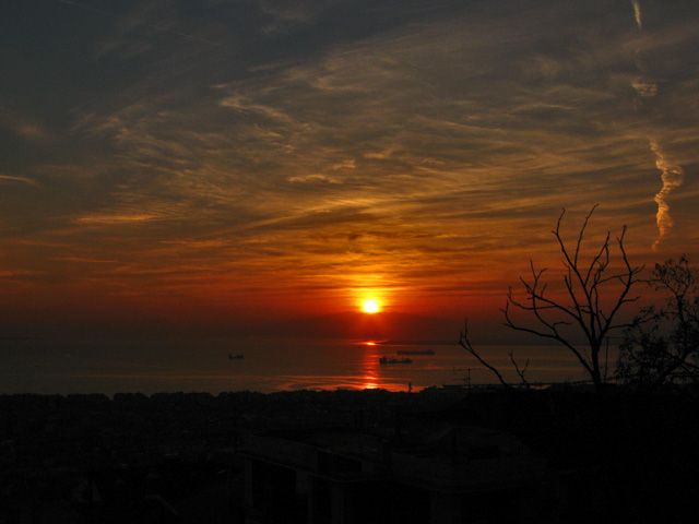 фото "My town... Thessaloniki" метки: пейзаж, закат, лес