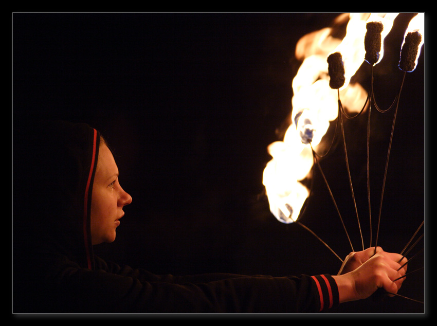 photo "Game with fire" tags: portrait, genre, woman