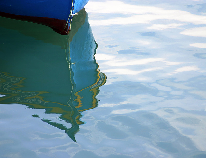 фото "Blue and Yellow Boat" метки: пейзаж, абстракция, вода