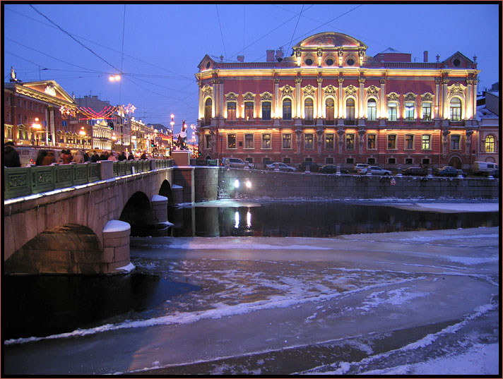 photo "Waiting a holiday" tags: architecture, landscape, night