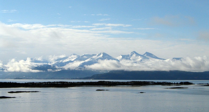 photo "Mountains" tags: landscape, mountains, water