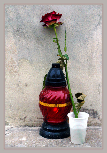 photo "A Simple Gesture" tags: still life, travel, Europe