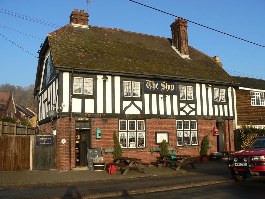 photo "The Pub in the village" tags: architecture, landscape, 