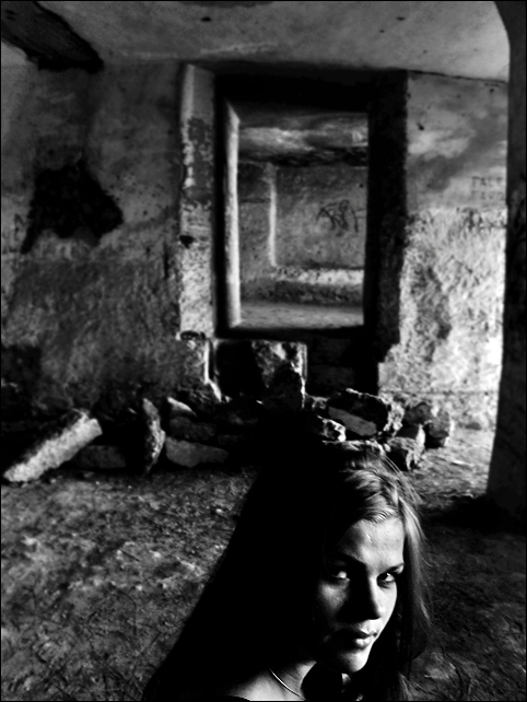 photo "R.E." tags: portrait, black&white, woman