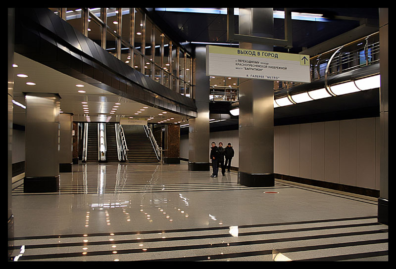 photo "At station of the underground" tags: interior, 