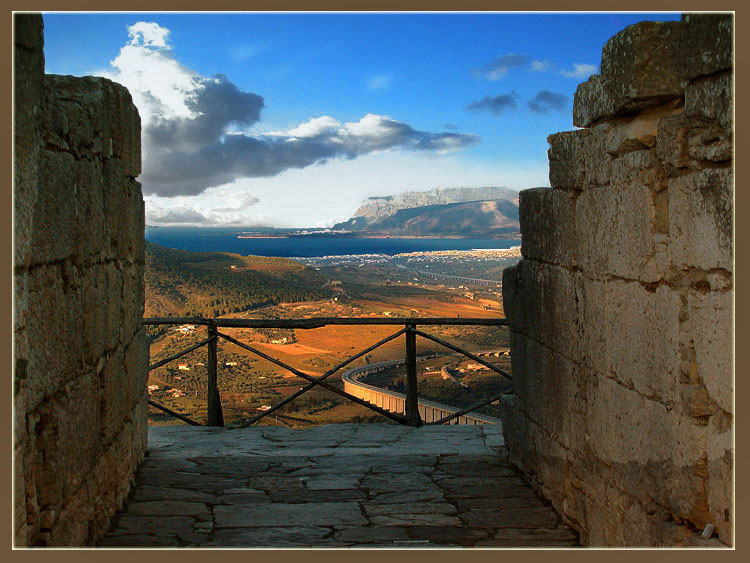 фото "from an ancient balcony.." метки: пейзаж, архитектура, вода