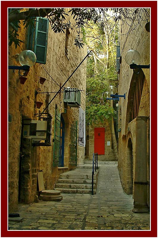 photo "Strange Red door..." tags: architecture, landscape, 