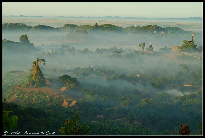 photo "Sunrise in Mrauk U" tags: architecture, landscape, forest