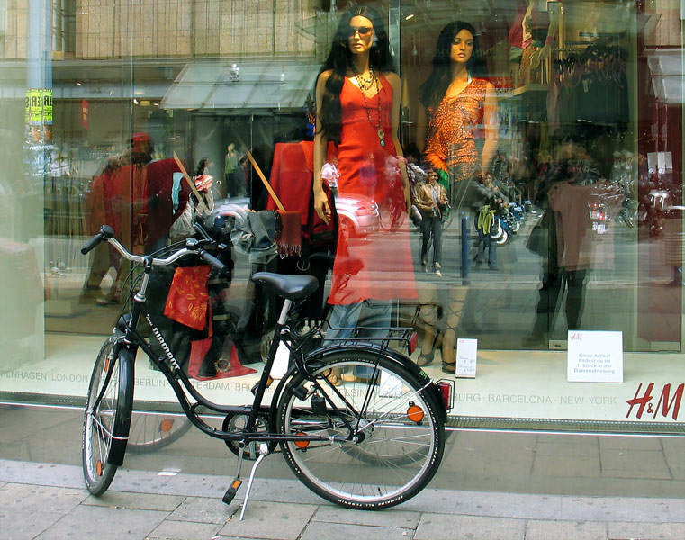 фото "Город: люди, манекены и велосипед))" метки: путешествия, жанр, Европа