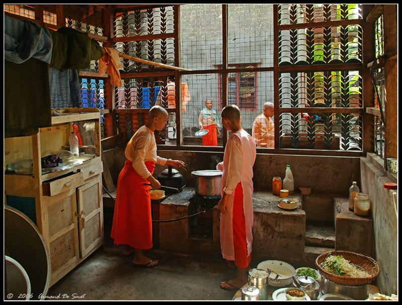 photo "Nunnerys kitchen" tags: still life, travel, Asia