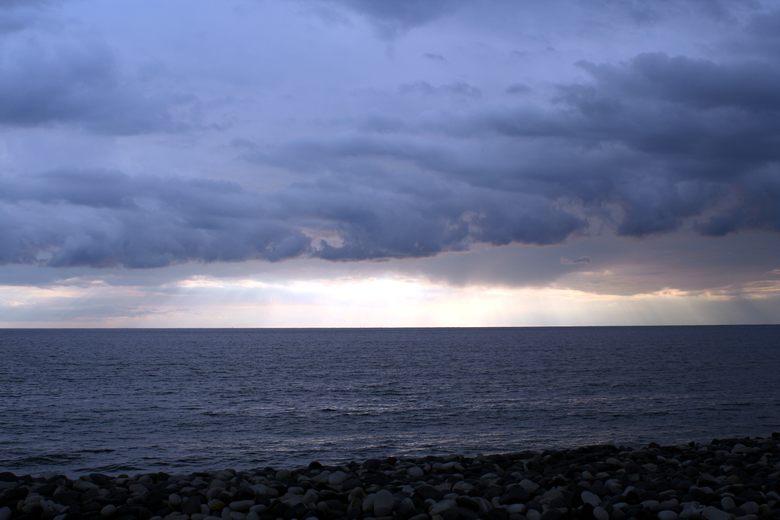 photo "Rain is coming" tags: landscape, clouds, water