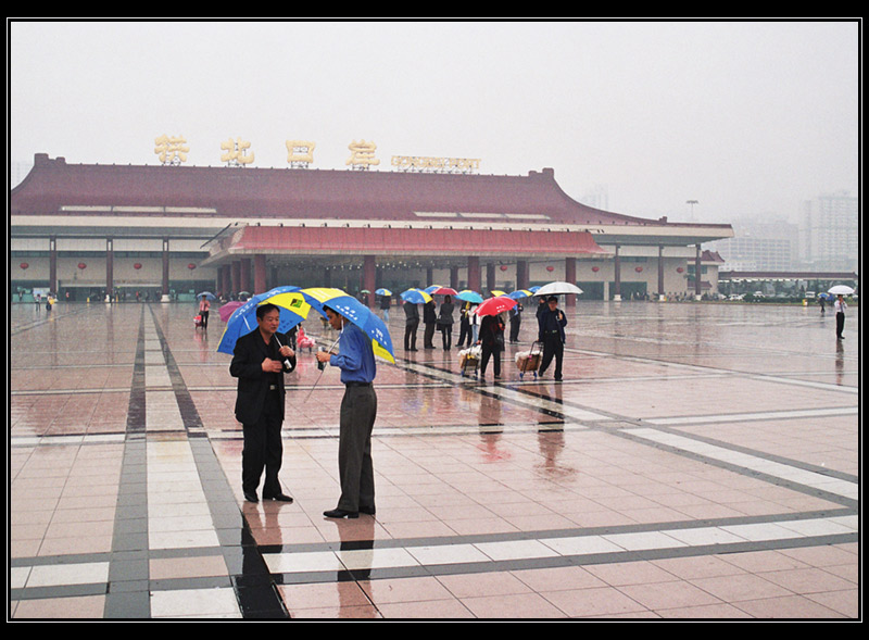photo "Still falls the rain" tags: travel, reporting, 