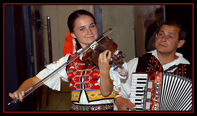 photo "If Music be the Food of Love - Play on" tags: portrait, travel, Europe, woman