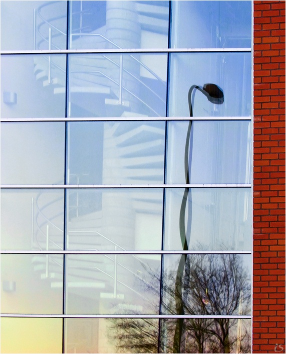 photo "the undercover stairs" tags: architecture, landscape, 