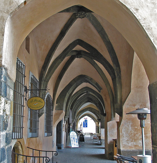 photo "Arches under one roof" tags: travel, Europe