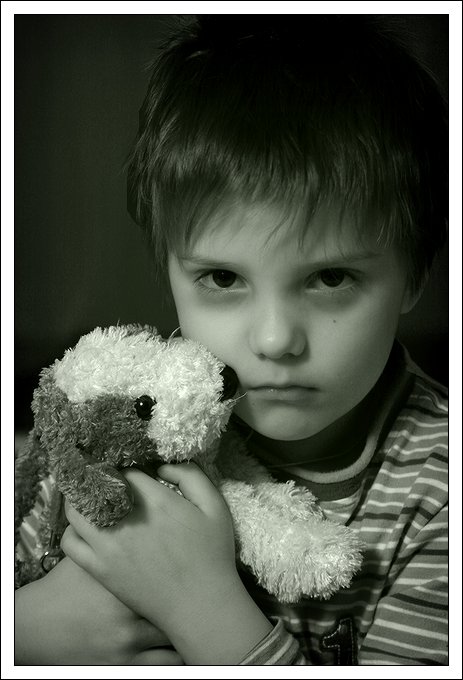 photo "unhappy boy" tags: portrait, black&white, children