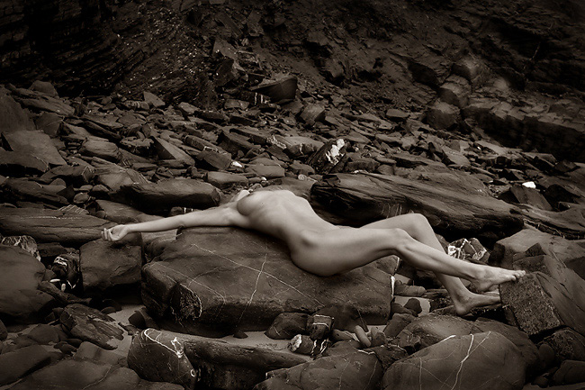 photo "it came with the tide..." tags: nude, black&white, 