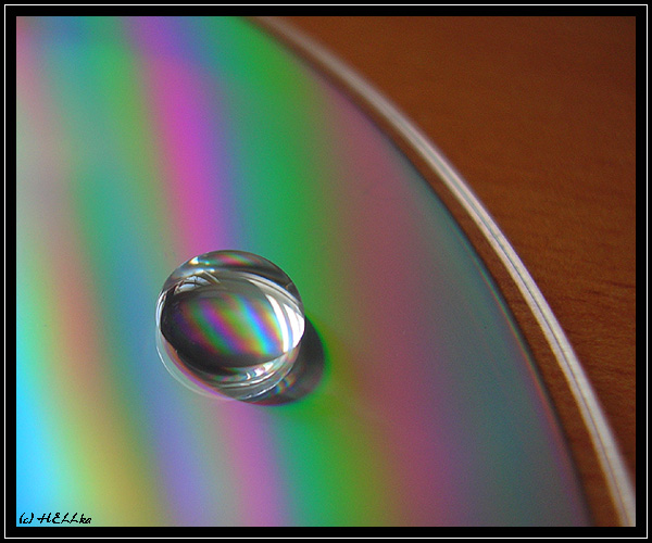 photo "~ iridescent drop ~" tags: macro and close-up, 