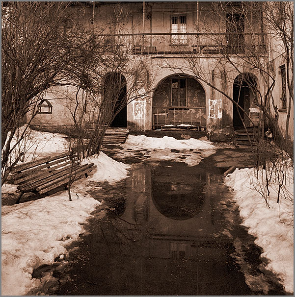 photo "Kiev door-yards" tags: architecture, black&white, landscape, 
