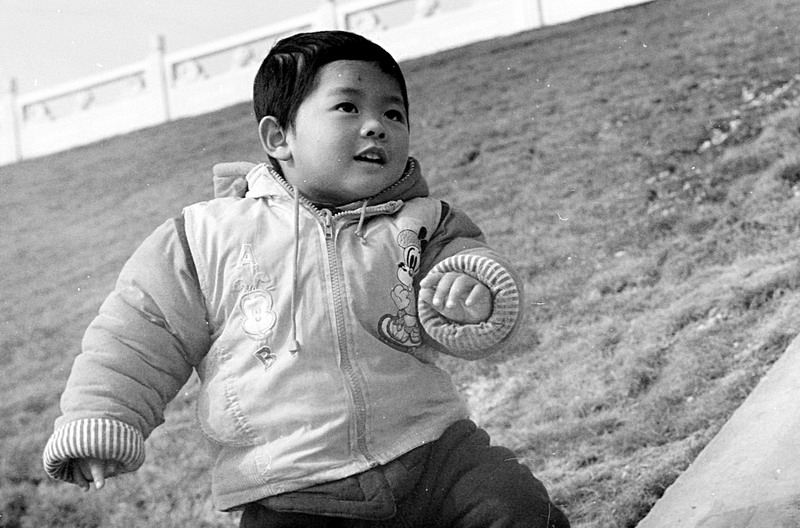 photo "a happy child" tags: portrait, black&white, children