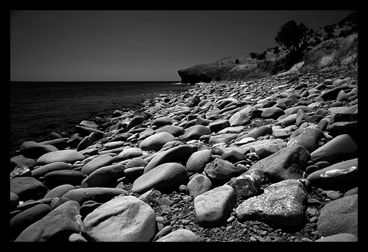 photo "Stones" tags: landscape, black&white, 