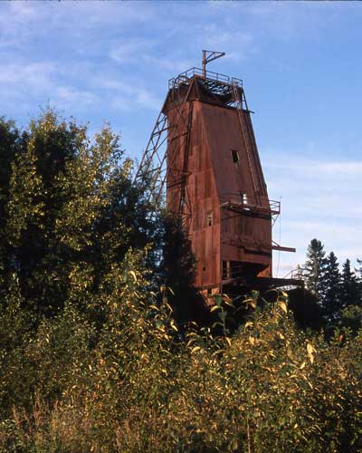 photo "abandoned mine shaft" tags: architecture, landscape, 