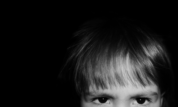 photo "I'll be watching you !" tags: portrait, children