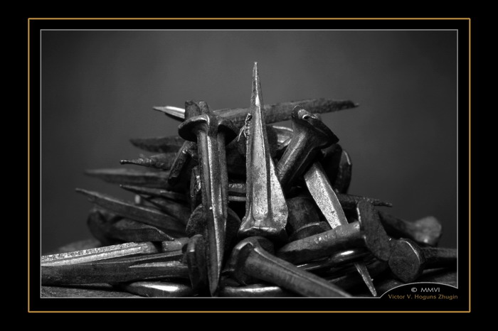 photo "Shoe nails." tags: macro and close-up, black&white, 