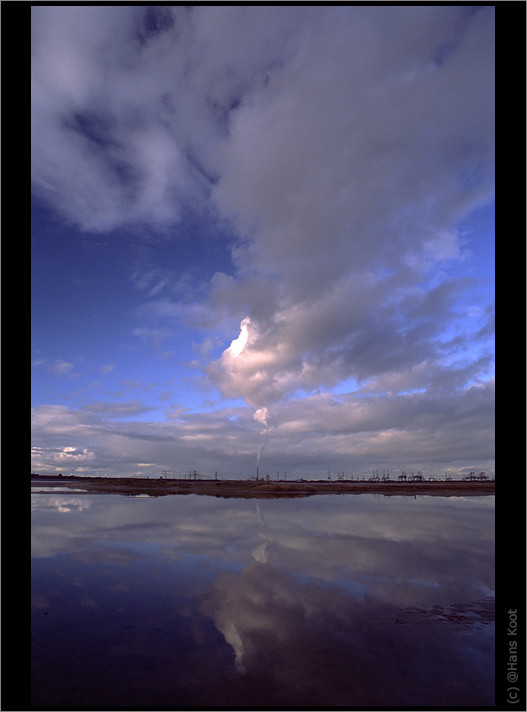 фото "beach and industry" метки: пейзаж, архитектура, 