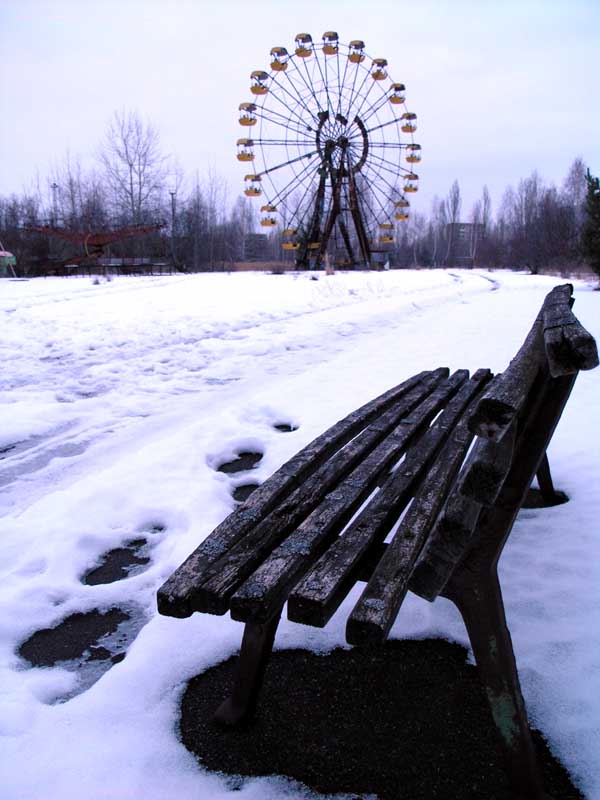 фото "Pripyat. Old bench..." метки: путешествия, репортаж, Европа