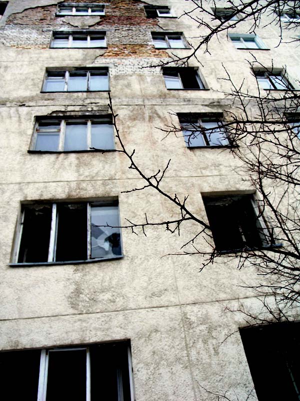 photo "Pripyat. Windows." tags: travel, reporting, Europe